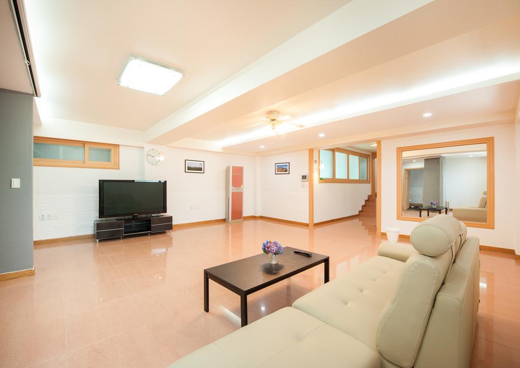 Jeju Sullem Pension Екстер'єр фото